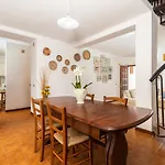 La Casa Sulla Piazza - Con Giardino بيت للعطل *