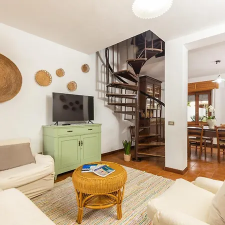 La Casa Sulla Piazza - Con Giardino * سانتا ماريا نافاريز
