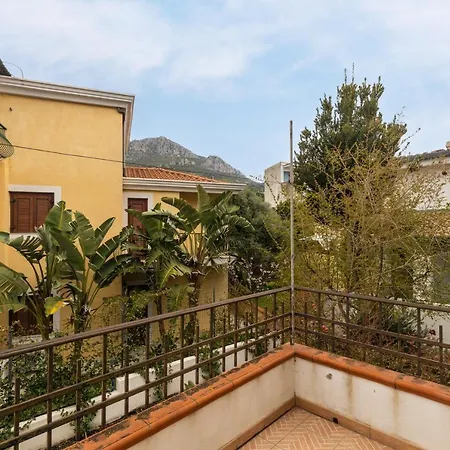 Vakantiehuis La Casa Sulla Piazza - Con Giardino *