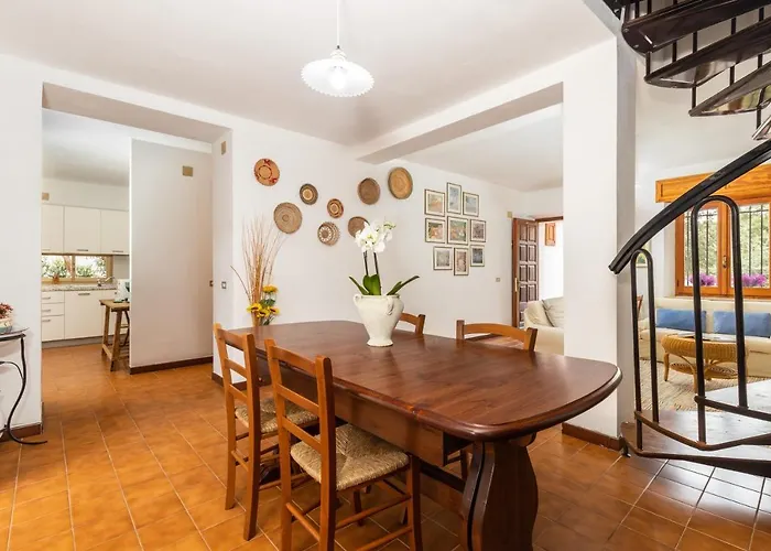 La Casa Sulla Piazza - Con Giardino Дом отдыха *